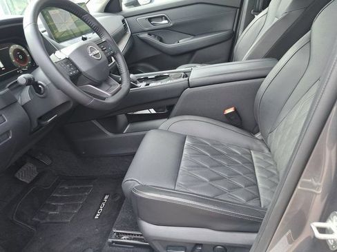 Used 2025 Nissan Rogue Platinum FWD image 27