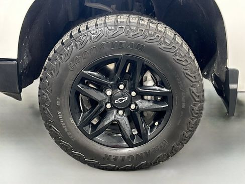 Used 2024 Chevrolet Silverado 1500 Custom Trail Boss AWD/4WD image 27