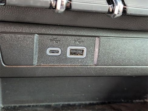 Used 2024 Chevrolet Colorado Z71 w/ Z71 Convenience Package 2 image 17