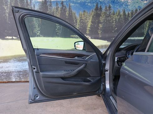 Used 2019 BMW 530i w/ Convenience Package RWD image 9