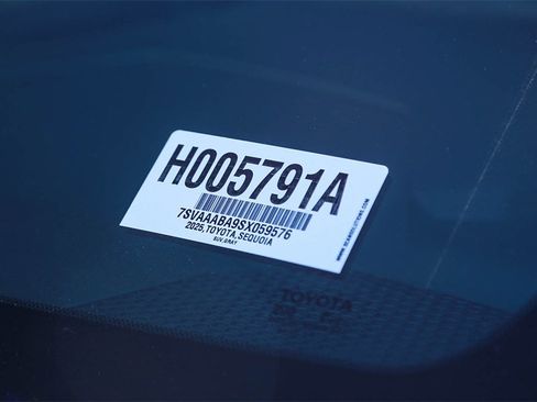 Used 2025 Toyota Sequoia Platinum image 27