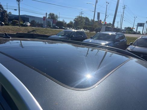 New 2025 Volkswagen Taos SE image 4