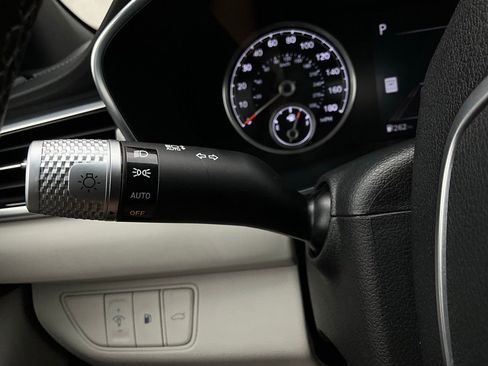 Used 2025 Genesis G70 2.5T image 38