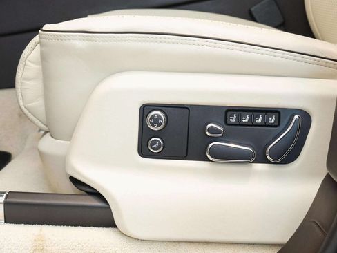 Used 2022 Bentley Bentayga AWD/4WD image 22