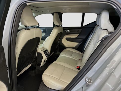 Used 2024 Volvo XC40 B5 Plus image 30