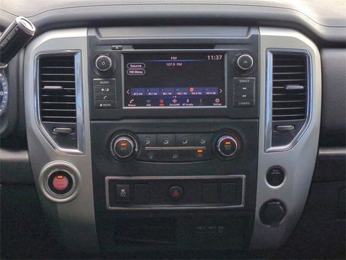 Used 2019 Nissan Titan SV image 18