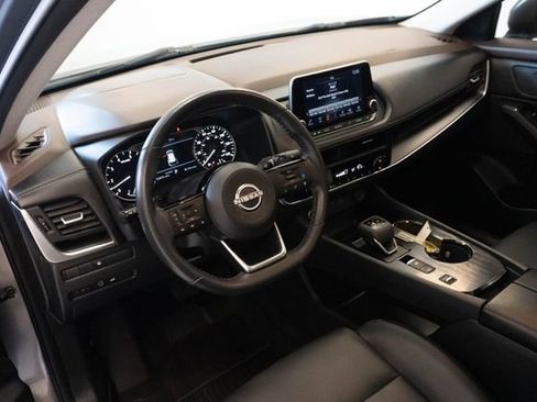 Used 2023 Nissan Rogue SV w/ SV Premium B Package FWD image 3