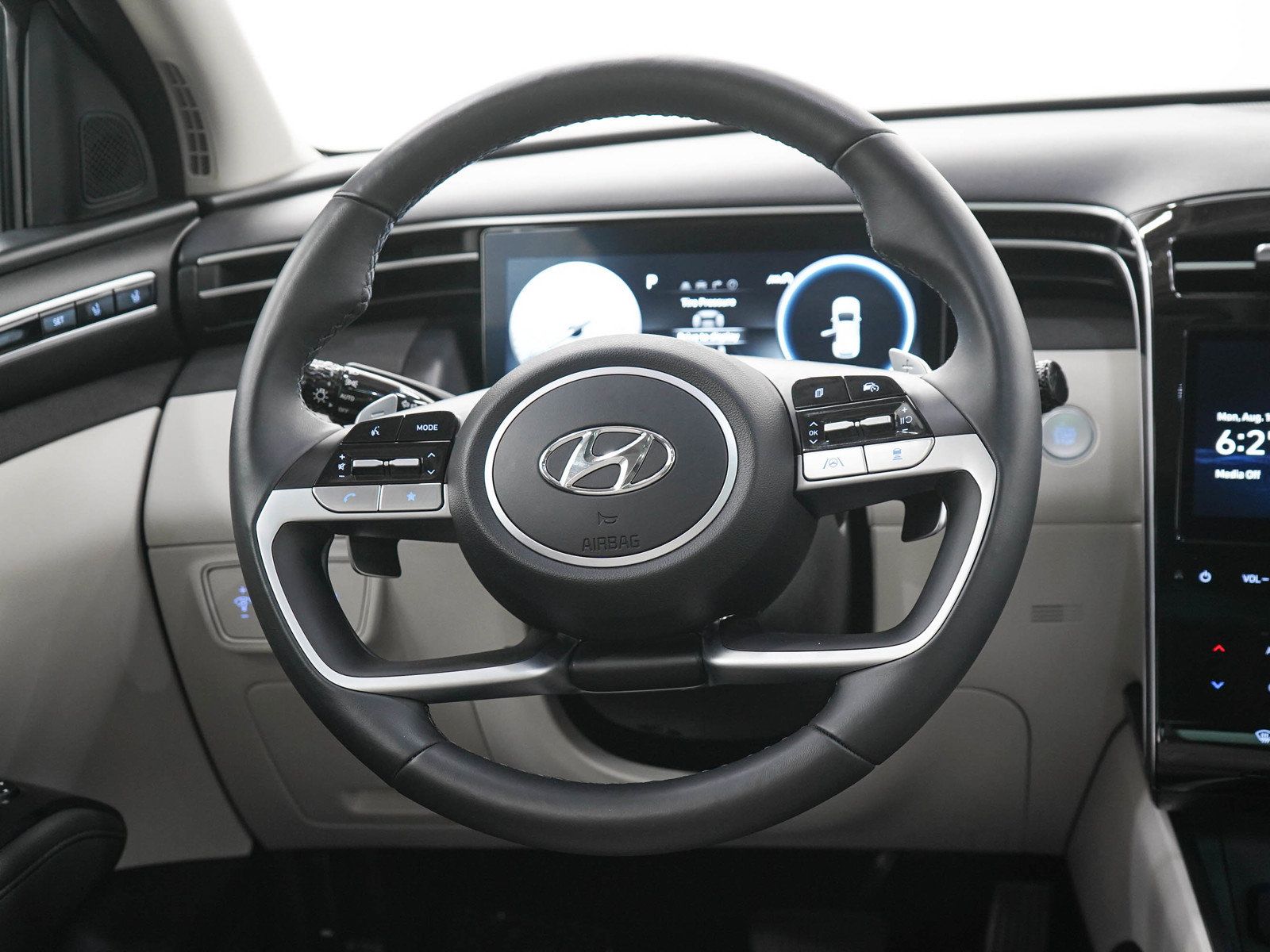 Used 2024 Hyundai Tucson Limited AWD/4WD image 17