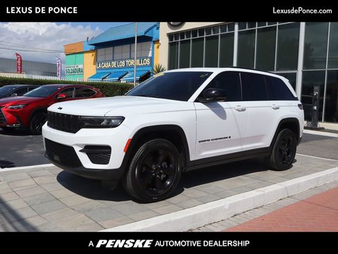 Used 2024 Jeep Grand Cherokee Altitude RWD image 1