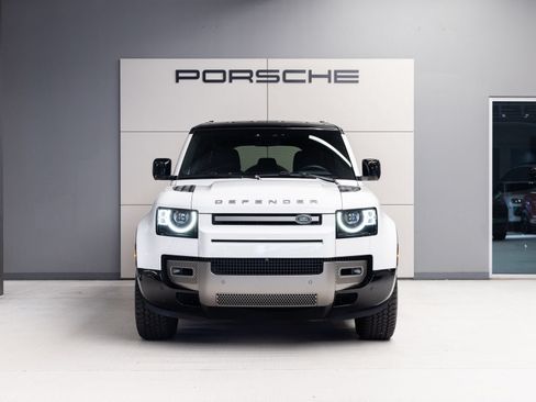 Used 2025 Land Rover Defender 110 X-Dynamic SE AWD/4WD image 10