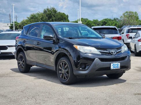 Used 2013 Toyota RAV4 LE FWD image 3