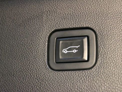 Used 2019 Buick Enclave Avenir w/ Avenir Technology Package AWD/4WD image 19