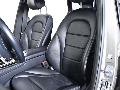 Used 2019 Mercedes-Benz GLC 300 4MATIC image 21