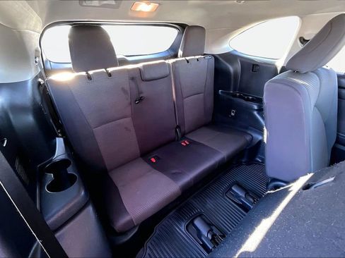 Used 2024 Toyota Highlander LE image 27
