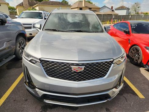 Used 2025 Cadillac XT6 Premium Luxury image 2