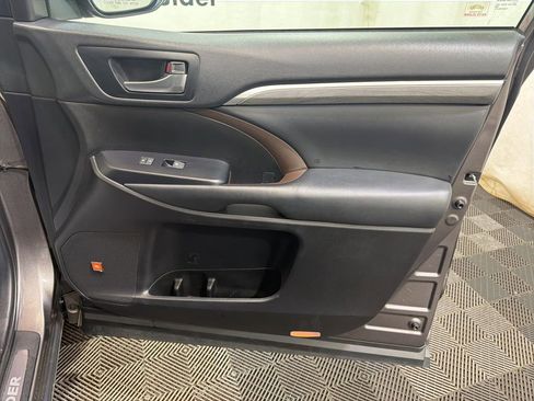 Used 2019 Toyota Highlander Limited AWD/4WD image 11