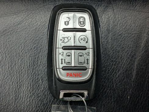 Used 2022 Chrysler Pacifica Touring-L w/ Uconnect Theater Family Group image 42