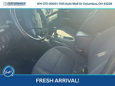 Used 2017 Toyota Tacoma TRD Sport image 14