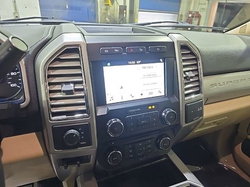 Used 2017 Ford F350 Lariat image 20