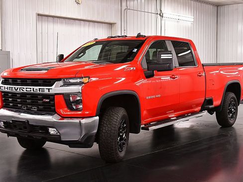 Used 2022 Chevrolet Silverado 2500 LT w/ Convenience Package AWD/4WD image 3
