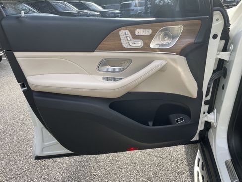 Certified 2023 Mercedes-Benz GLS 450 4MATIC image 18