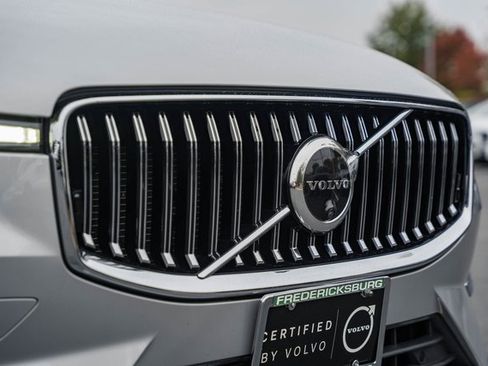 Certified 2023 Volvo XC60 B5 Ultimate w/ Climate Package image 12