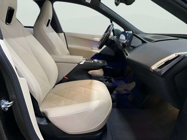 Used 2023 BMW iX xDrive50 AWD/4WD image 75