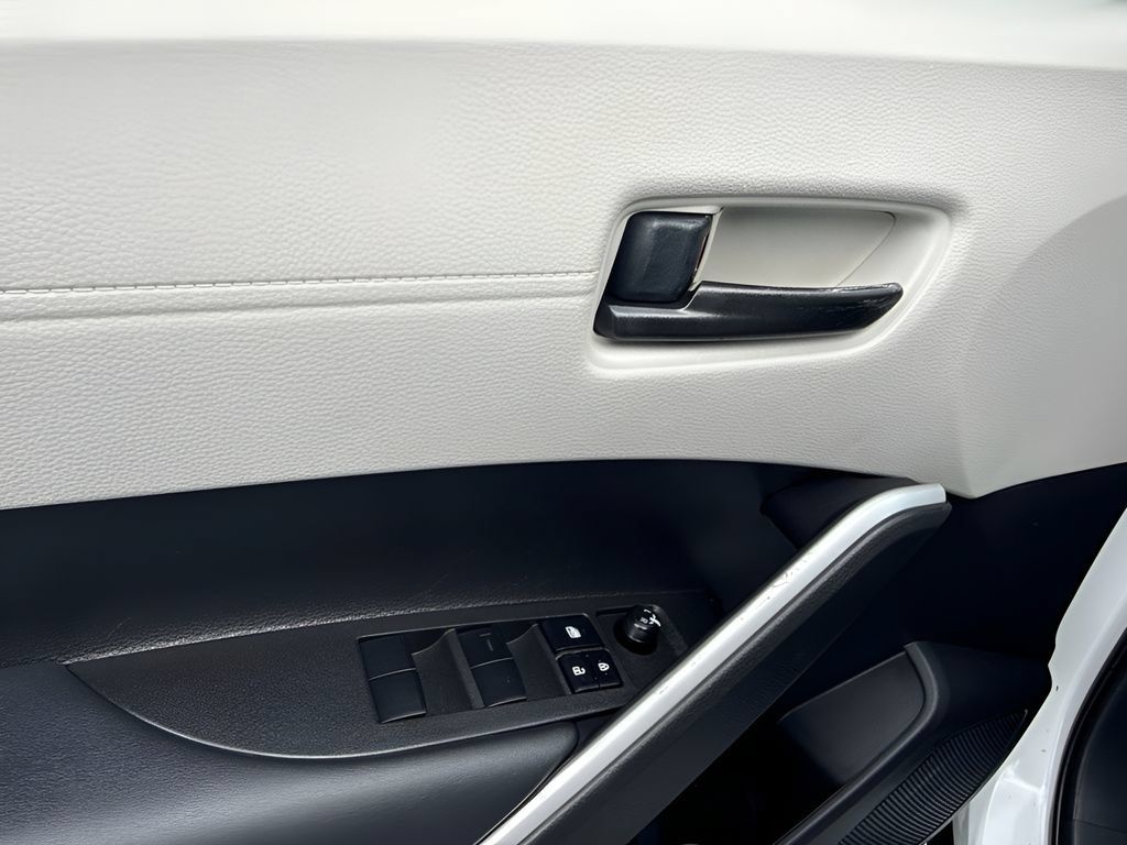 Used 2025 Toyota Corolla Cross L FWD image 21