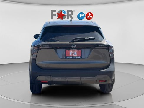 Used 2025 Nissan Kicks S image 4