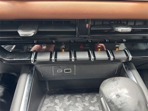 Used 2024 GMC Canyon AT4 image 26