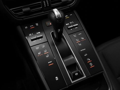 Certified 2022 Porsche Macan image 31