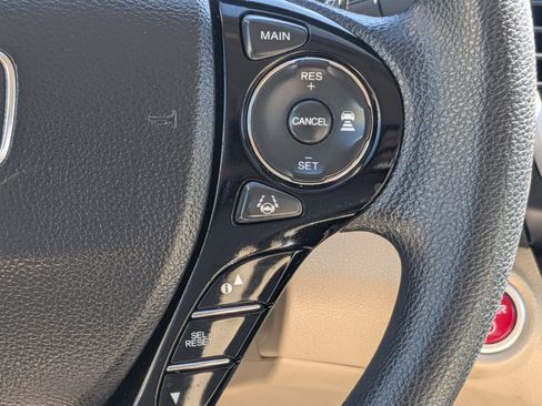 Used 2017 Honda Accord Base image 18