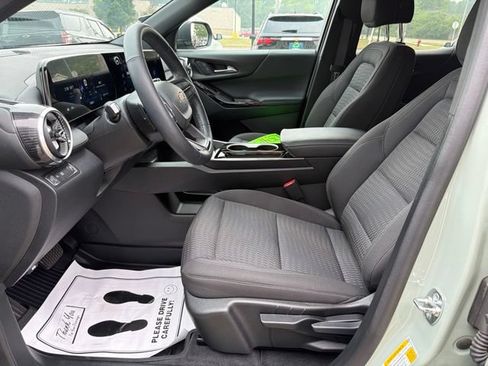 Used 2025 Chevrolet Equinox LT w/ Safety and Technology Package FWD image 21