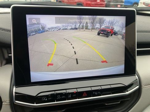 Certified 2025 Jeep Compass Limited image 18