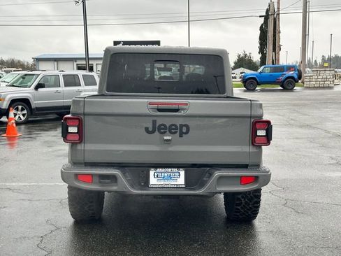 Used 2023 Jeep Gladiator Overland image 3