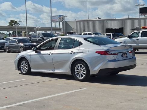 Used 2025 Toyota Camry LE FWD image 4