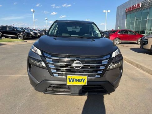 Used 2025 Nissan Rogue SV FWD image 2