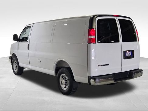 Used 2025 Chevrolet Express 2500 w/ Driver Convenience Package RWD image 16