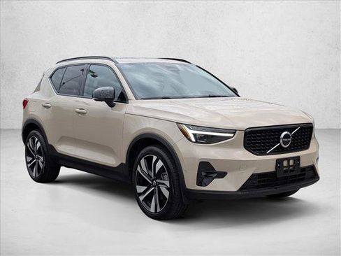 Used 2025 Volvo XC40 B5 Ultra w/ Protection Package Premier AWD/4WD image 3