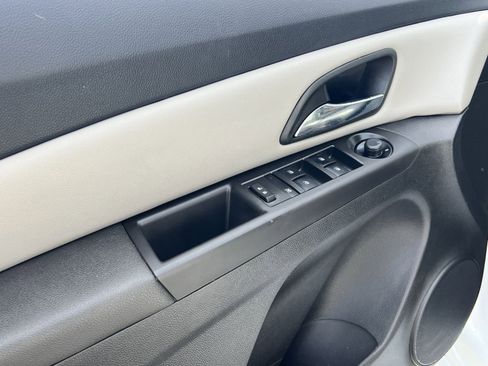 Used 2015 Chevrolet Cruze LS image 15