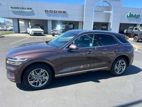 Used 2023 Genesis GV70 2.5T w/ Advanced Package AWD/4WD image 3
