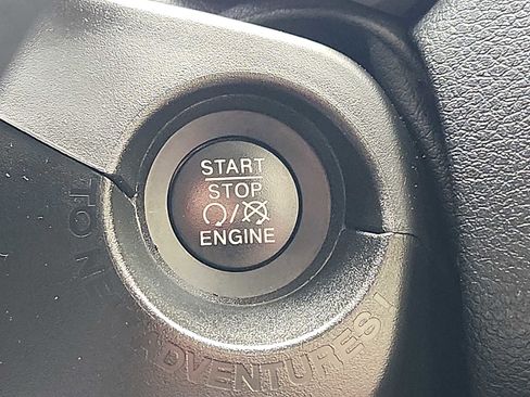 Certified 2022 Jeep Renegade Trailhawk AWD/4WD image 22
