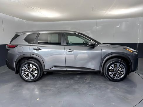Used 2023 Nissan Rogue SV FWD image 2