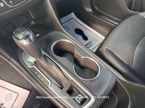 Used 2018 Chevrolet Equinox Premier FWD image 25