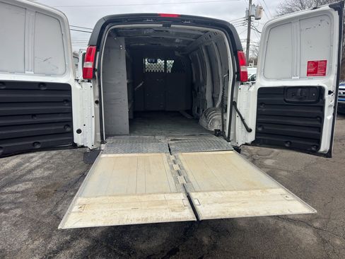Used 2019 Chevrolet Express 3500 w/ Driver Convenience Package image 31