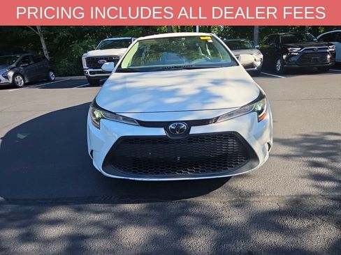 Used 2022 Toyota Corolla LE FWD image 2