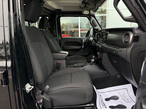 Used 2021 Jeep Gladiator Sport image 23