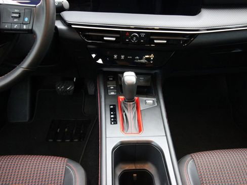 Used 2025 Nissan Kicks SR image 17