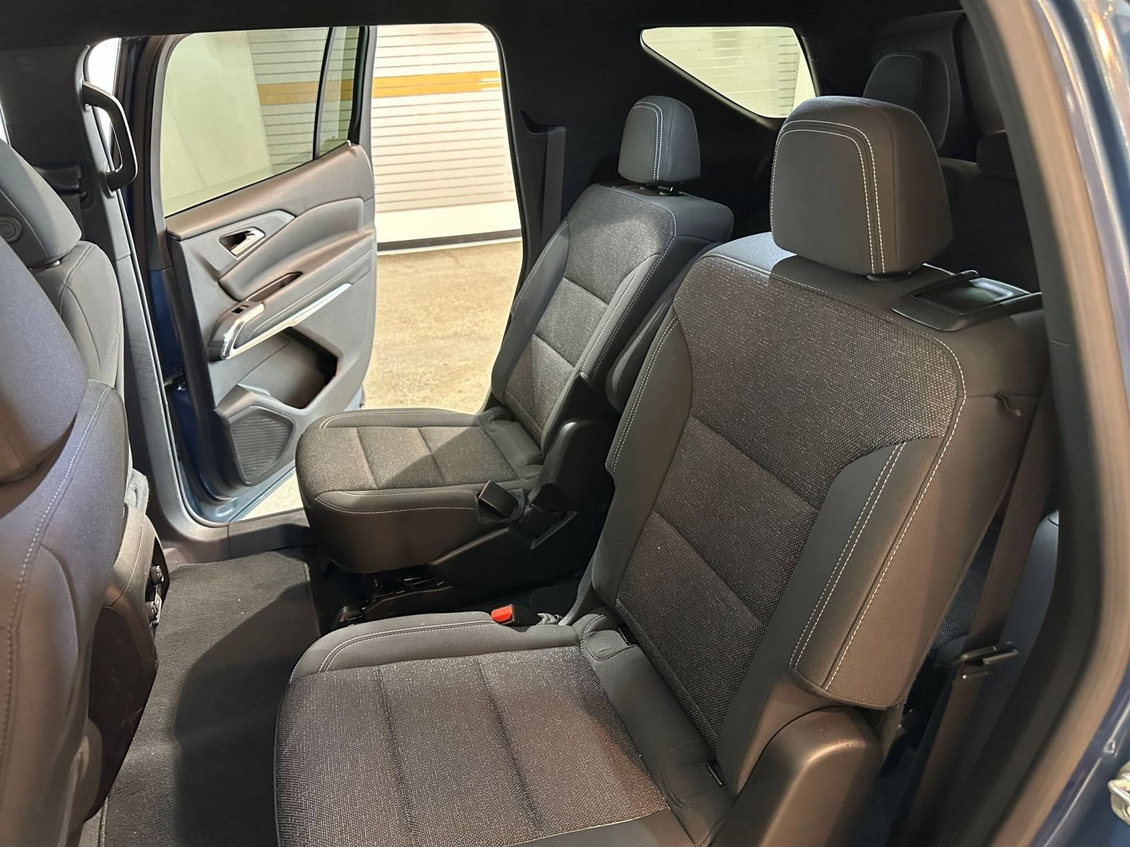 Used 2025 Chevrolet Traverse LT FWD image 41