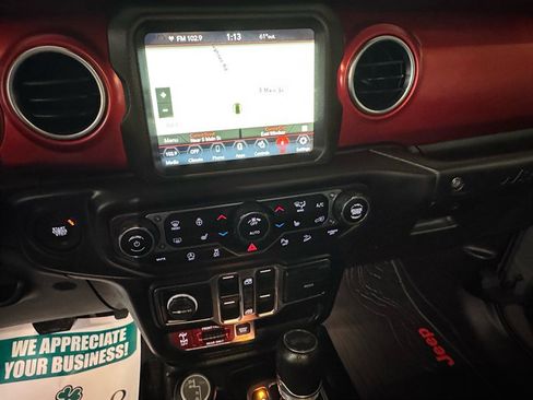 Used 2020 Jeep Wrangler Unlimited Rubicon w/ LED Lighting Group AWD/4WD image 18